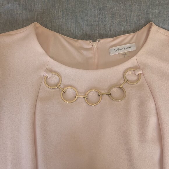 Calvin Klein Blush Pink Sleeveless Sheath Dress with Gold Chain Detail Size 6 - Picture 1 of 5